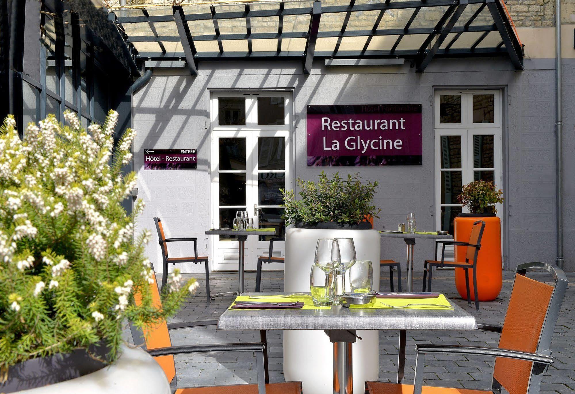 Logis Hotel-Restaurant Le Fontarabie フォントネー・ル・コント エクステリア 写真